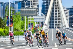 公路自行车男子个人计时赛 中国选手薛铭拿到第5名